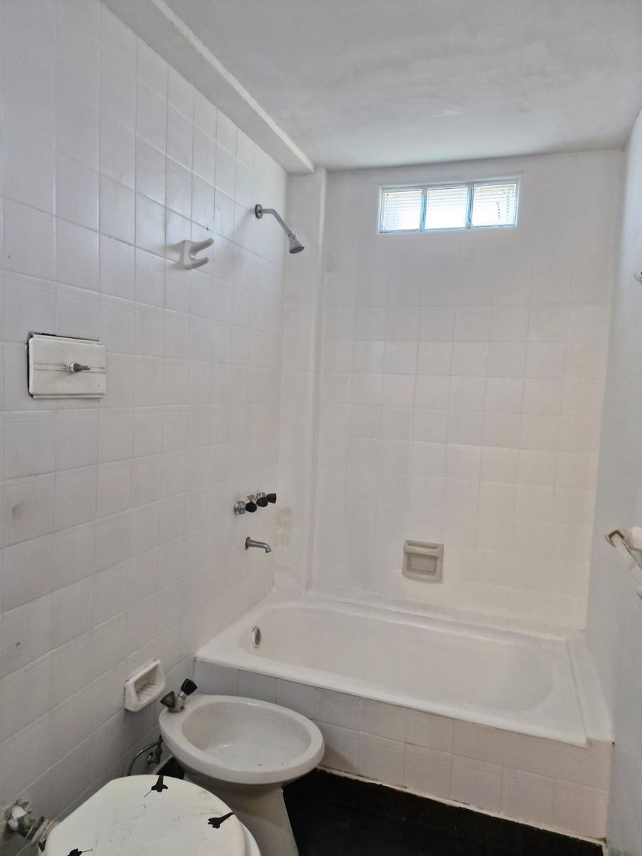 DEPARTAMENTO DE 2 AMBIENTES AL FRENTE CON BALCON — foto 10