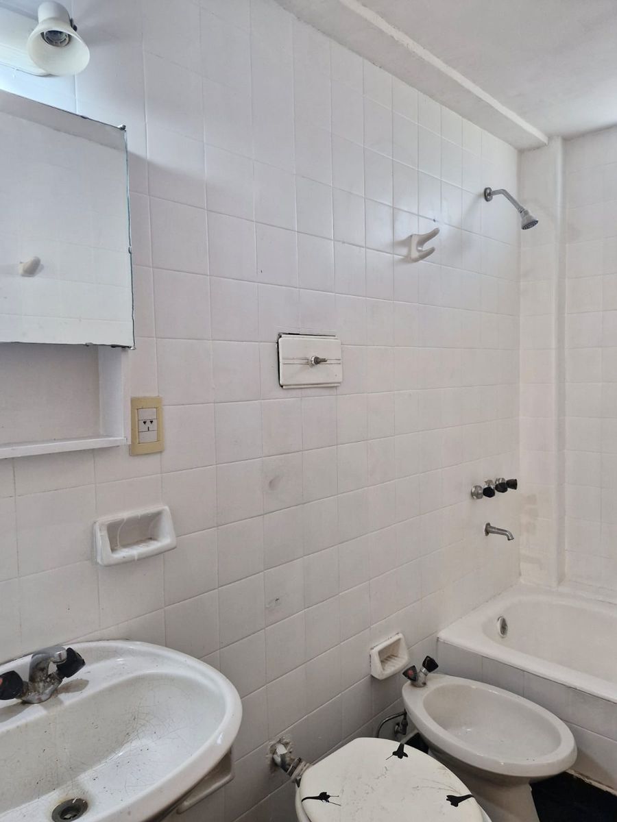 DEPARTAMENTO DE 2 AMBIENTES AL FRENTE CON BALCON — foto 12