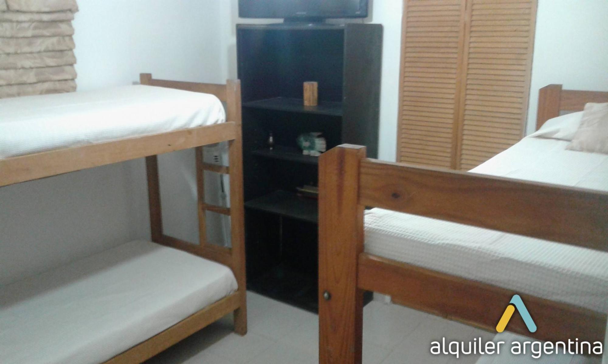 Excelente propiedad con piscina a 1000 mts del golf de Villa Carlos Paz — foto 7