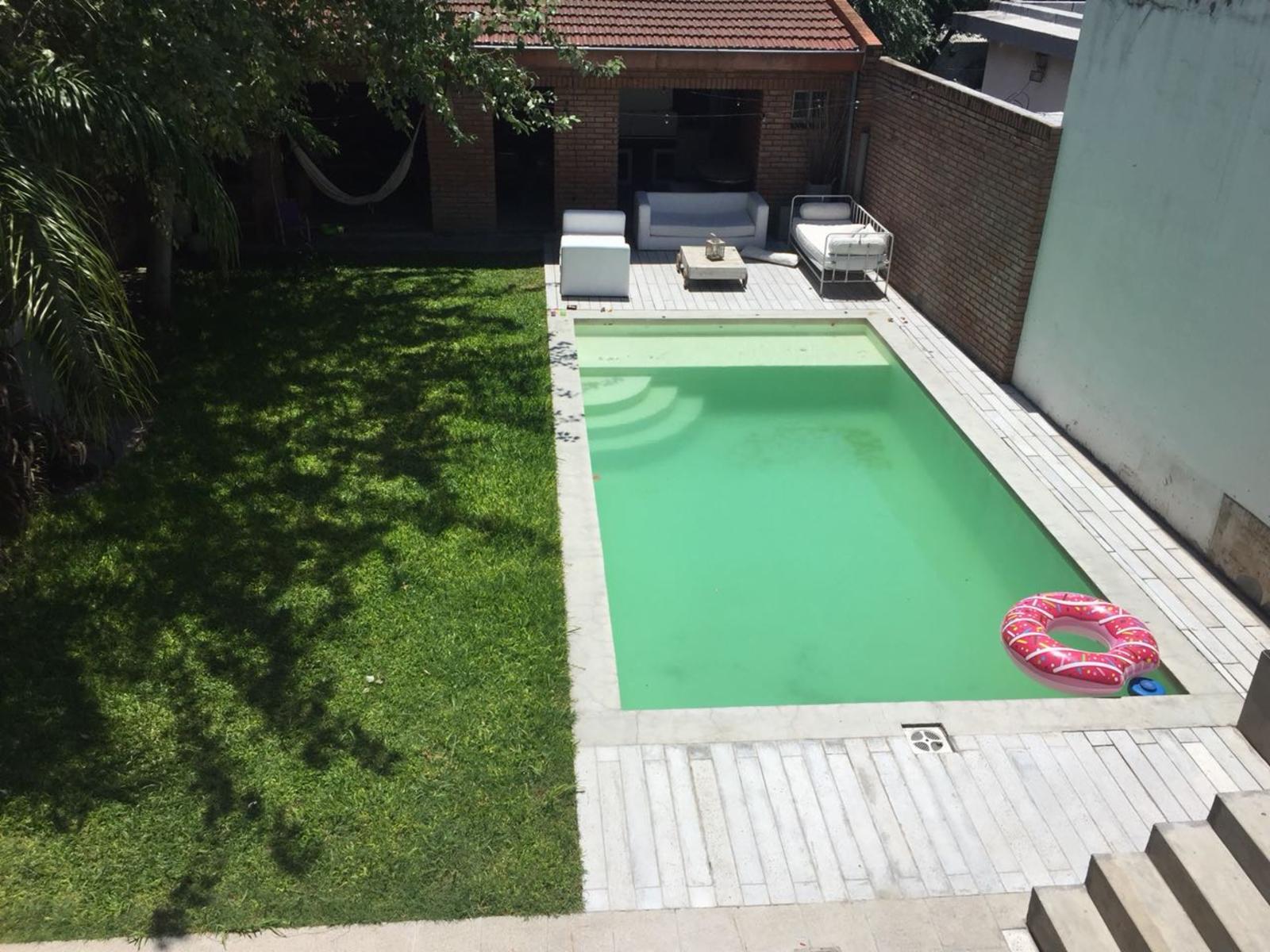 HERMOSO CHALET - CASTELAR SUR