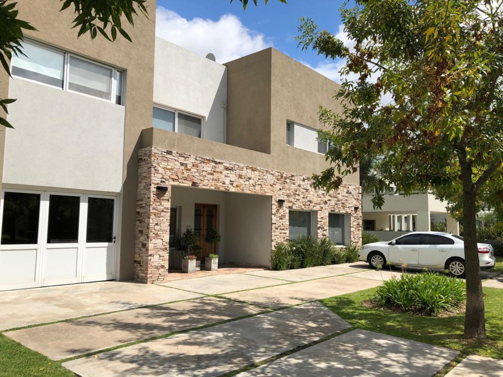 ESPECTACULAR CASA EN COUNTRY CLUB TERRAVISTA, GRAL RODRIGUEZ