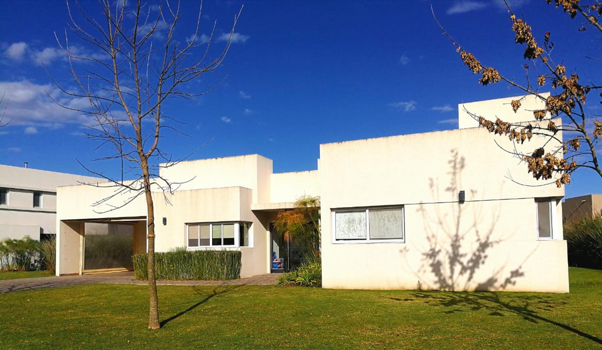 EXCELENTE CASA ESTILO MINIMALISTA EN VENTA EN COUNTRY CLUB TERRAVISTA GRAL RODRIGUEZ — foto 3