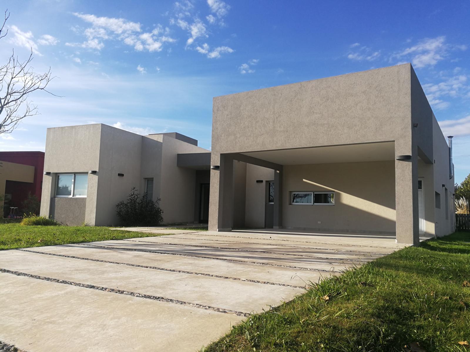 HERMOSA CASA EN VENTA COMO A ESTRENAR EN COUNTRY CLUB LA CONCEPCIÓN DE LUJAN, LUJAN