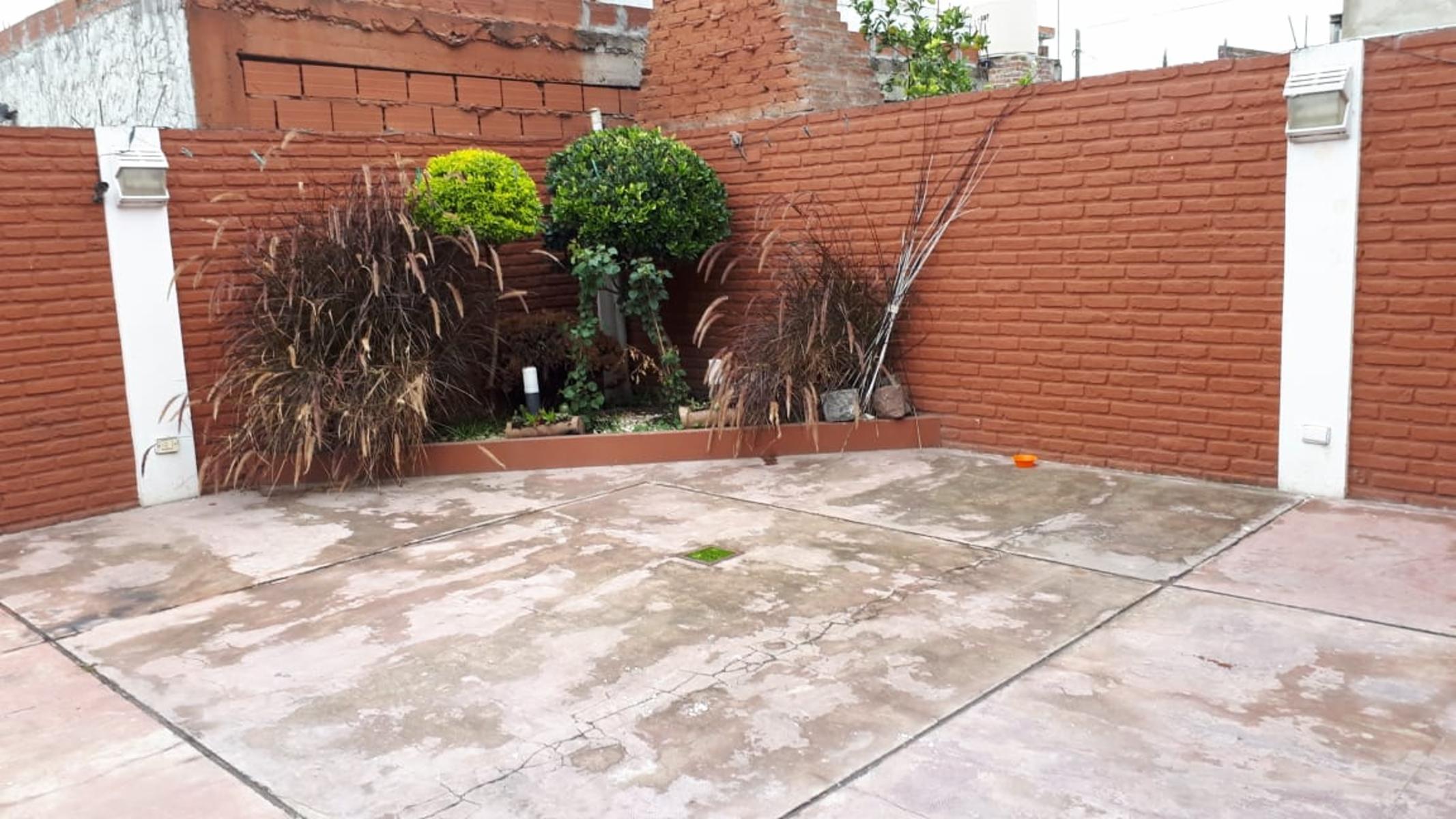 EXCELENTE CASA 4 AMB - LAFERRERE — foto 11