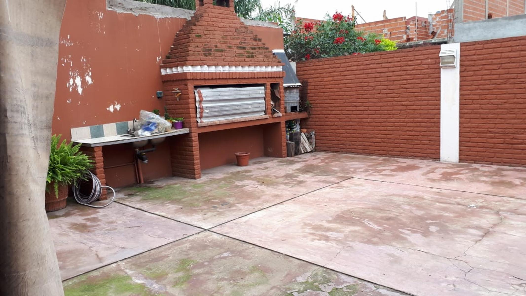 EXCELENTE CASA 4 AMB - LAFERRERE — foto 12
