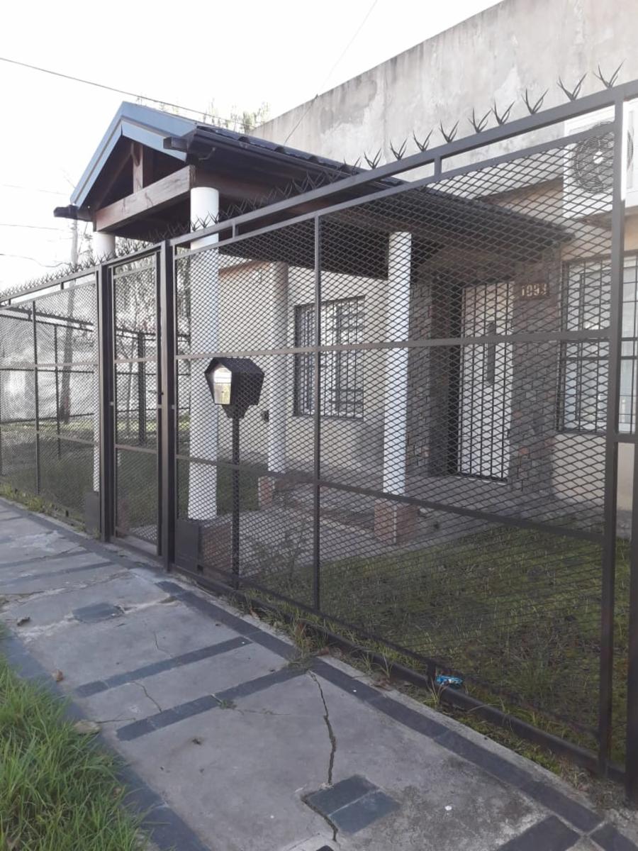 EXCELENTE CASA 4 AMB ACTUALIZADA - ITUZAINGO NORTE
