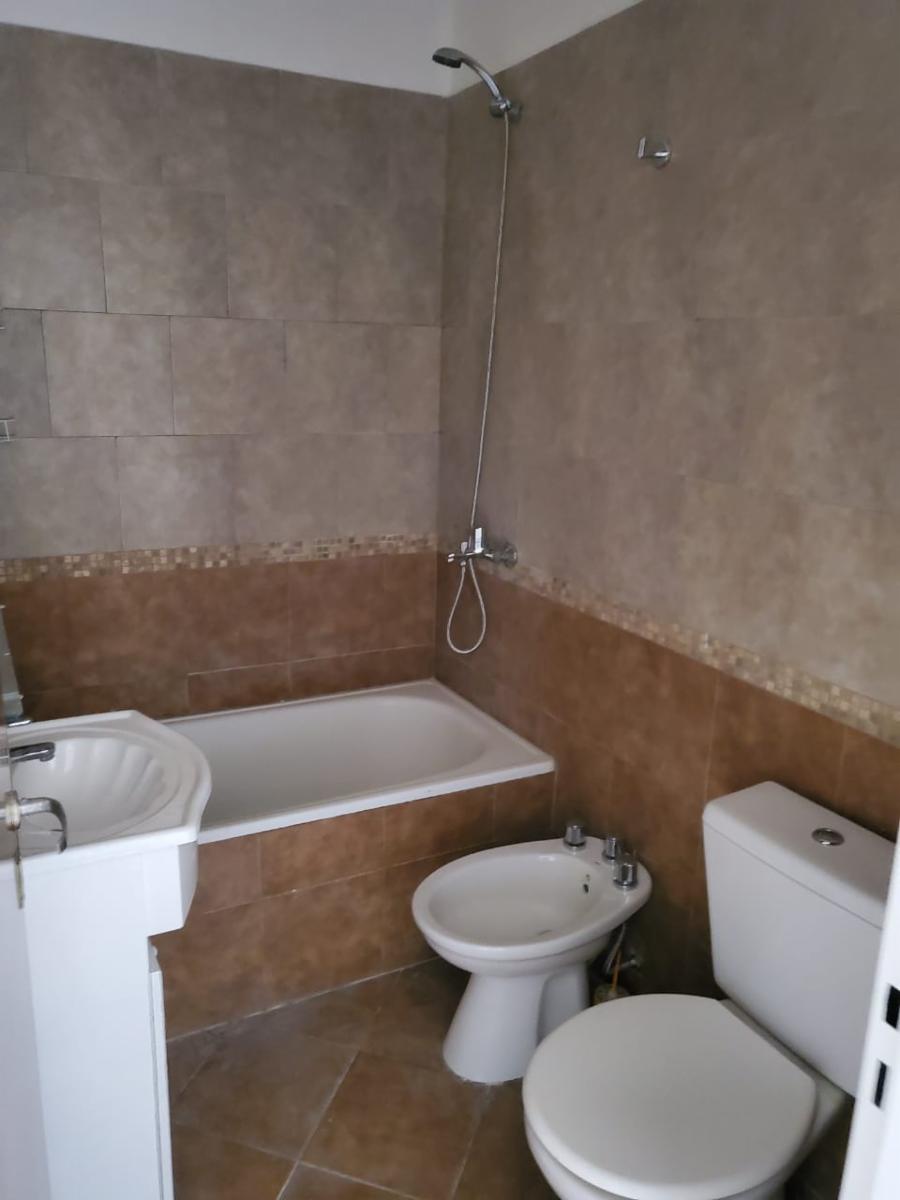 DÚPLEX 3 AMB. + COCHERA - ITUZAINGO NORTE — foto 9