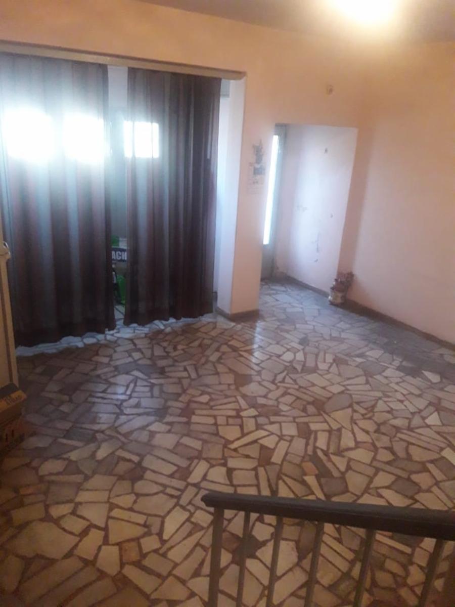 EXCELENTE PROPIEDAD MULTIFAMILIAR + LOCAL COMERCIAL PARA RECICLAR - MORON SUR