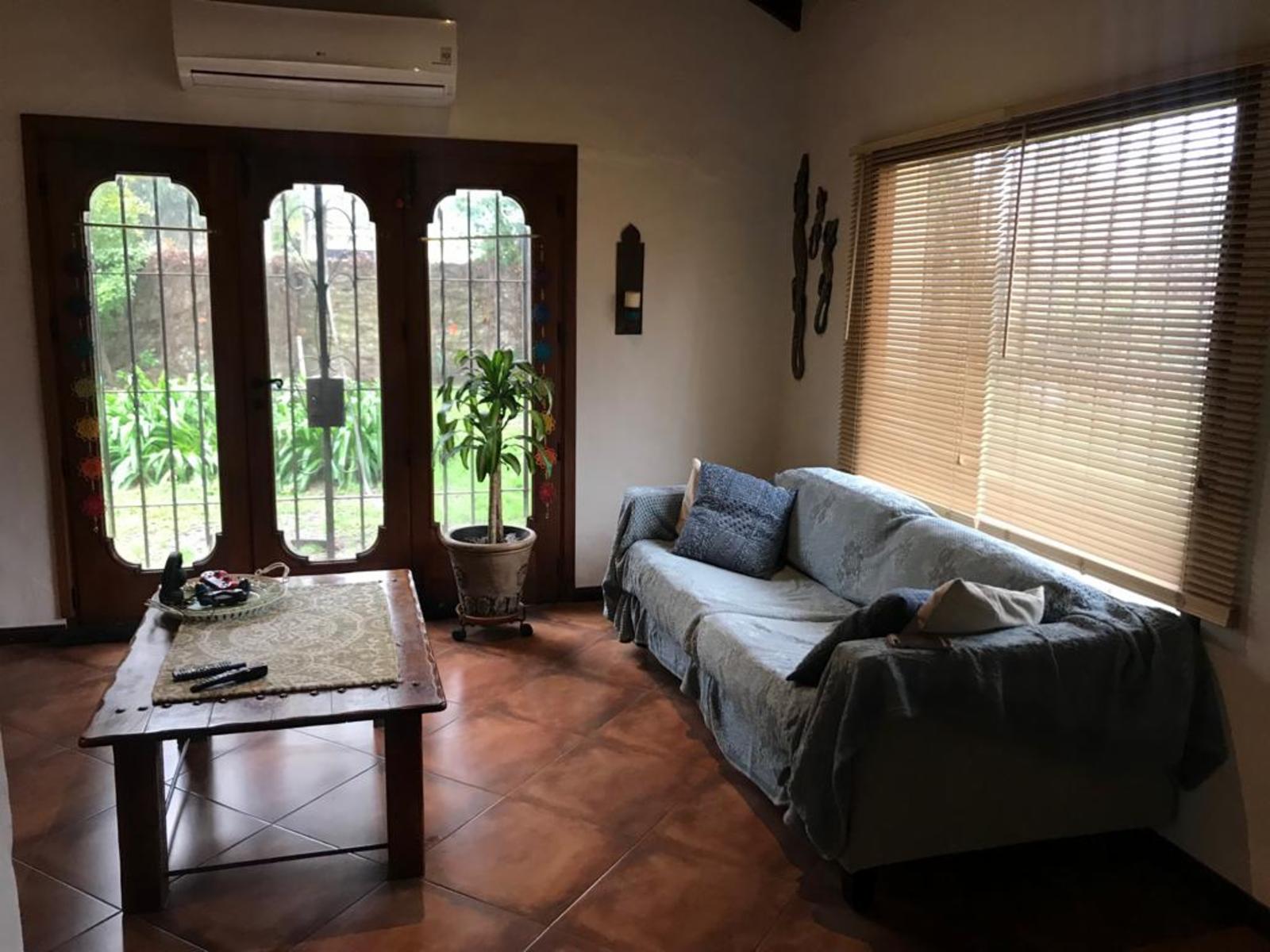 EXCELENTE CHALET COLONIAL - ITUZAINGO NORTE — foto 3