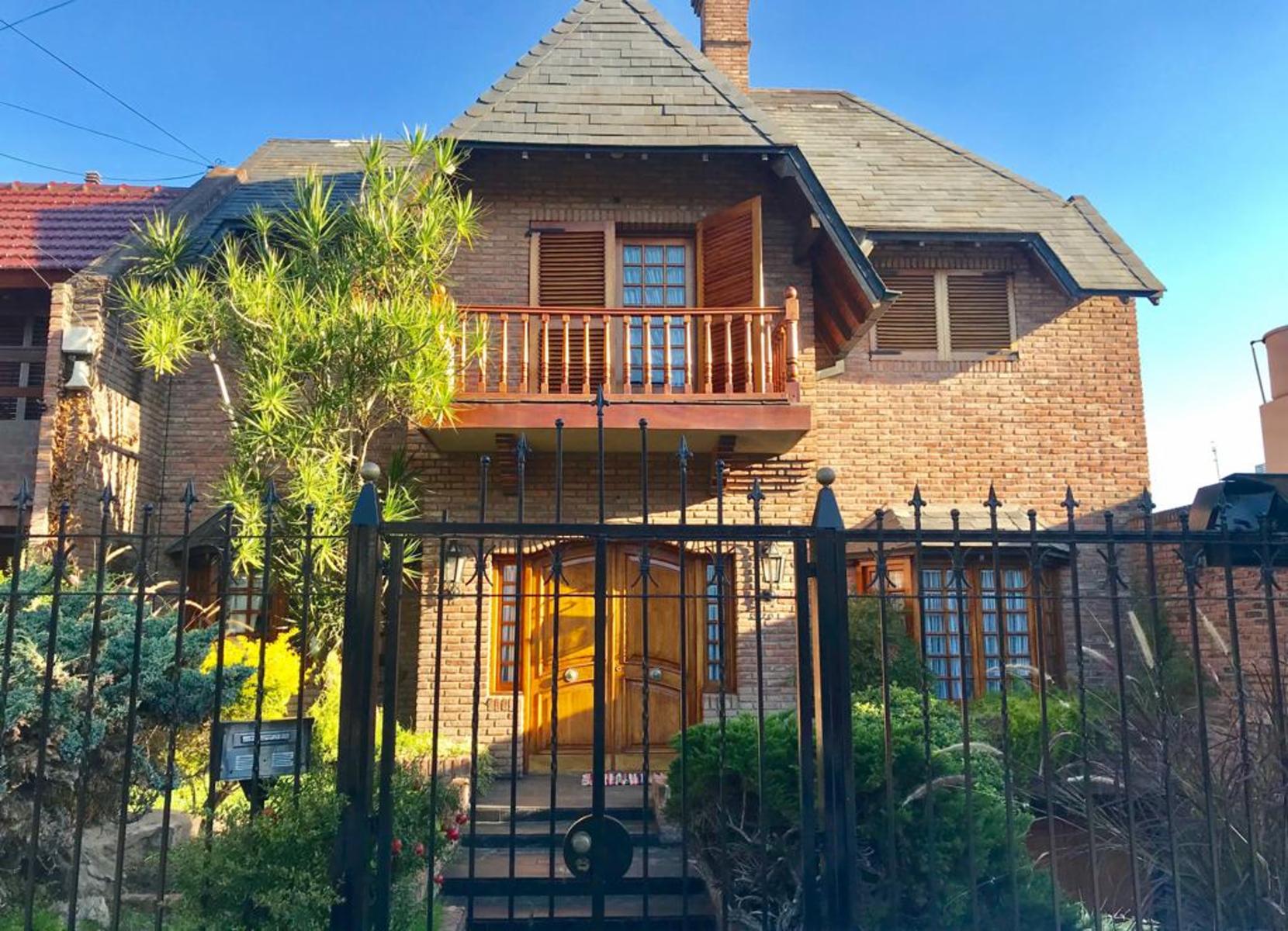 EXCELENTE CHALET - CASTELAR NORTE