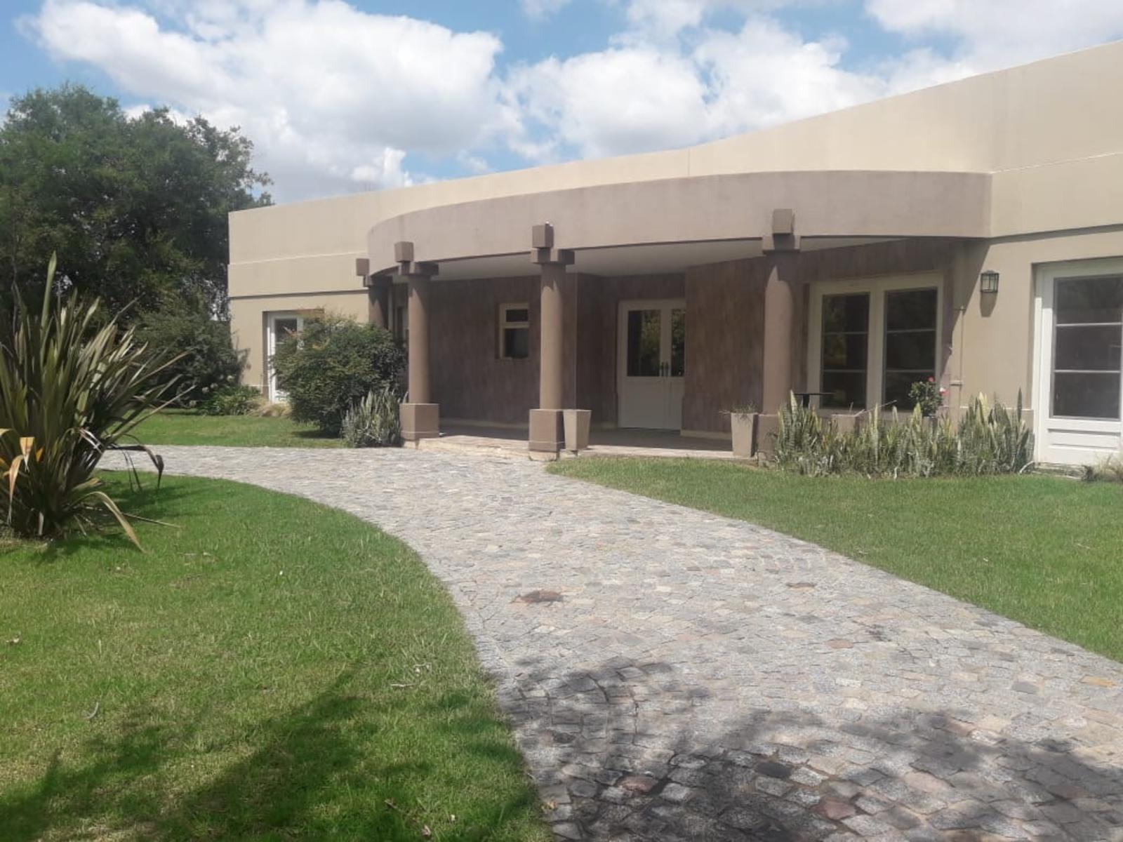 PROPIEDAD MINIMALISTA - BUENOS AIRES GOLF CLUB - BELLA VISTA