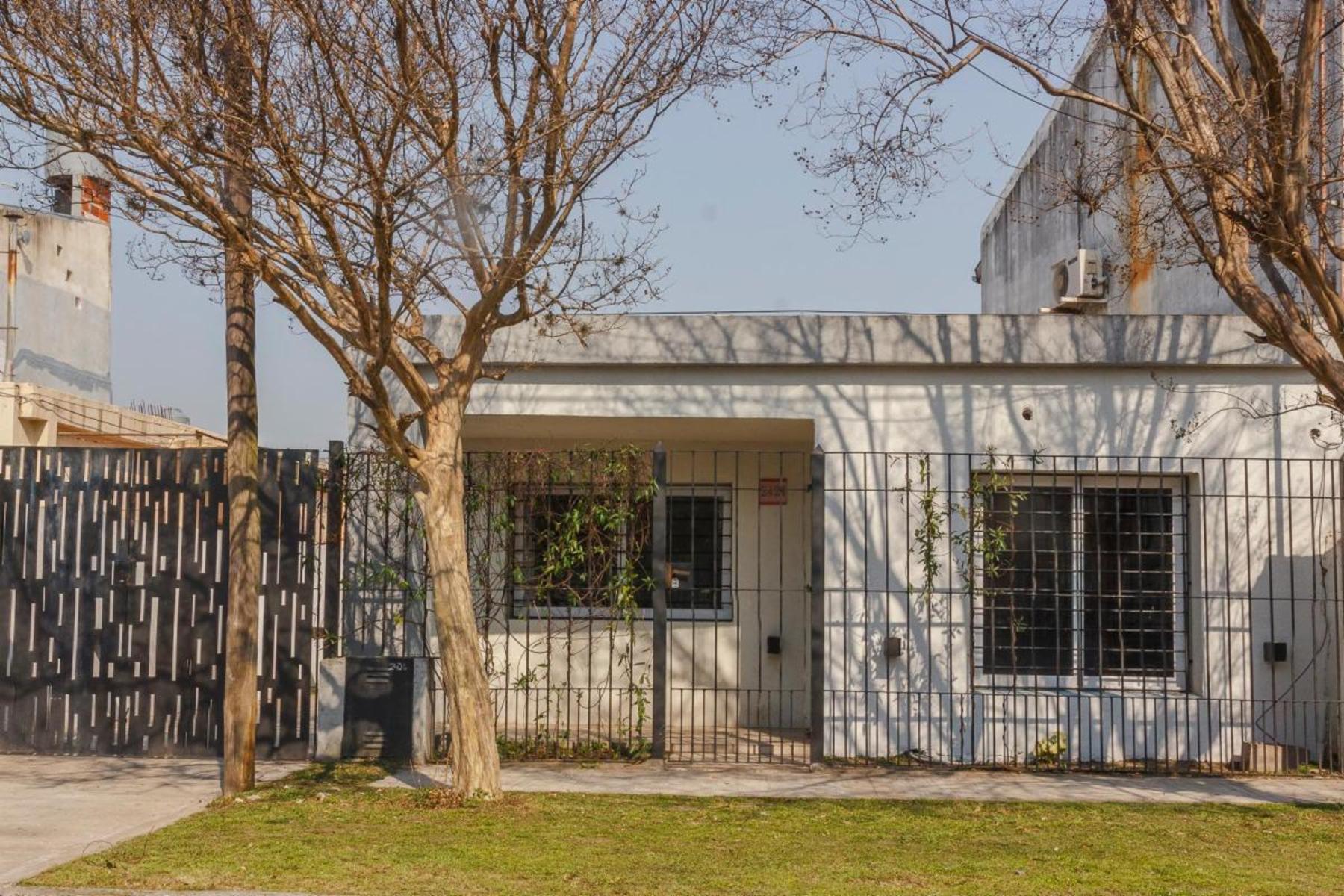 EXCELENTE CASA AMERICANA 4 AMB - CASTELAR NORTE