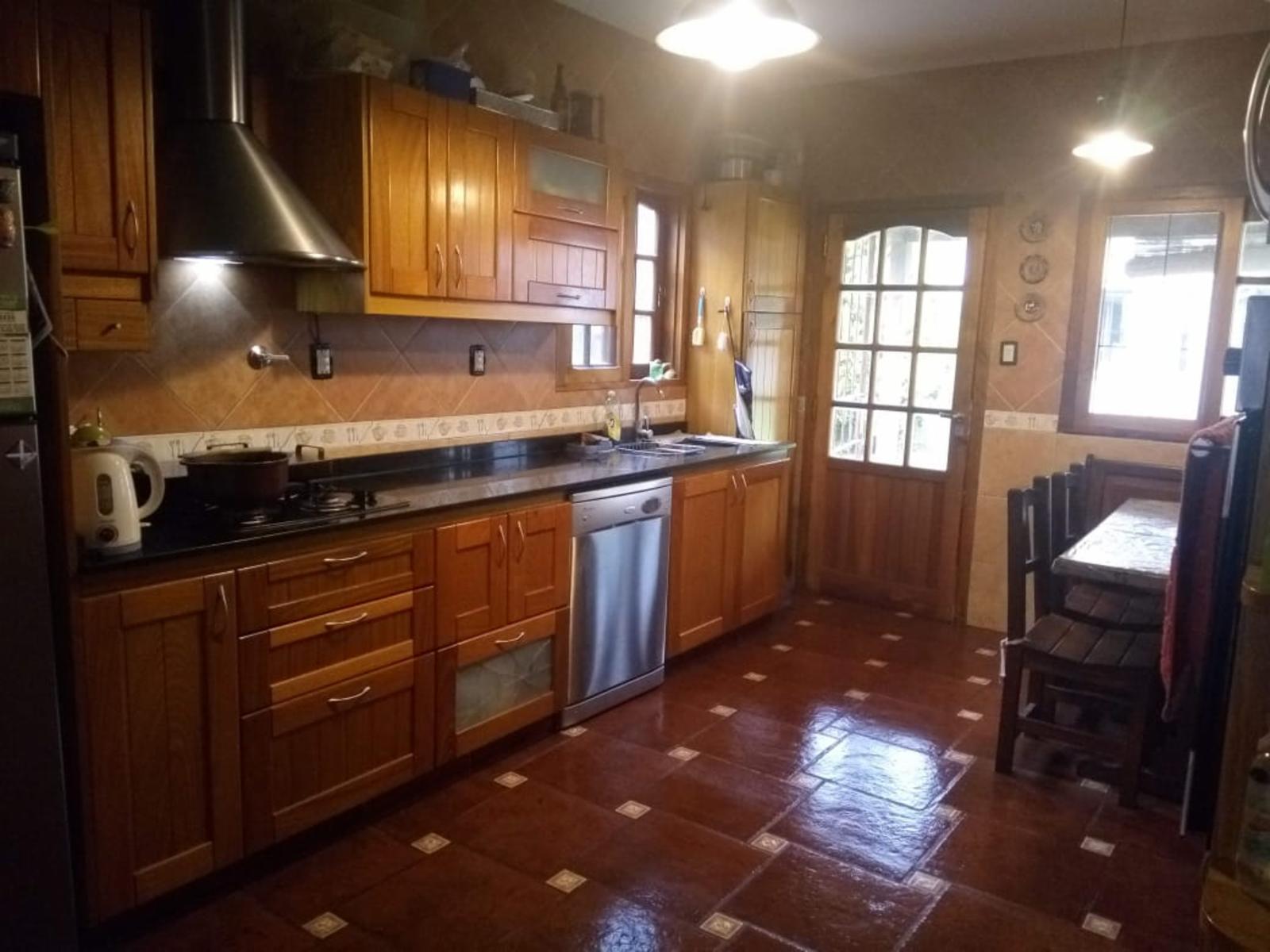 EXCELENTE CASA 6 AMBIENTES - ITUZAINGO NORTE — foto 3