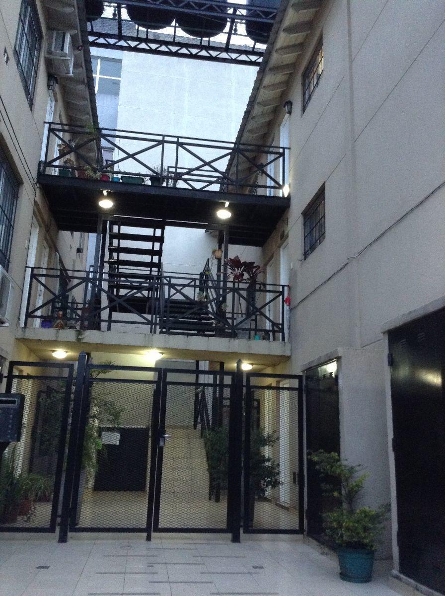 DEPTO 2 AMB + COCHERA - CASTELAR NORTE