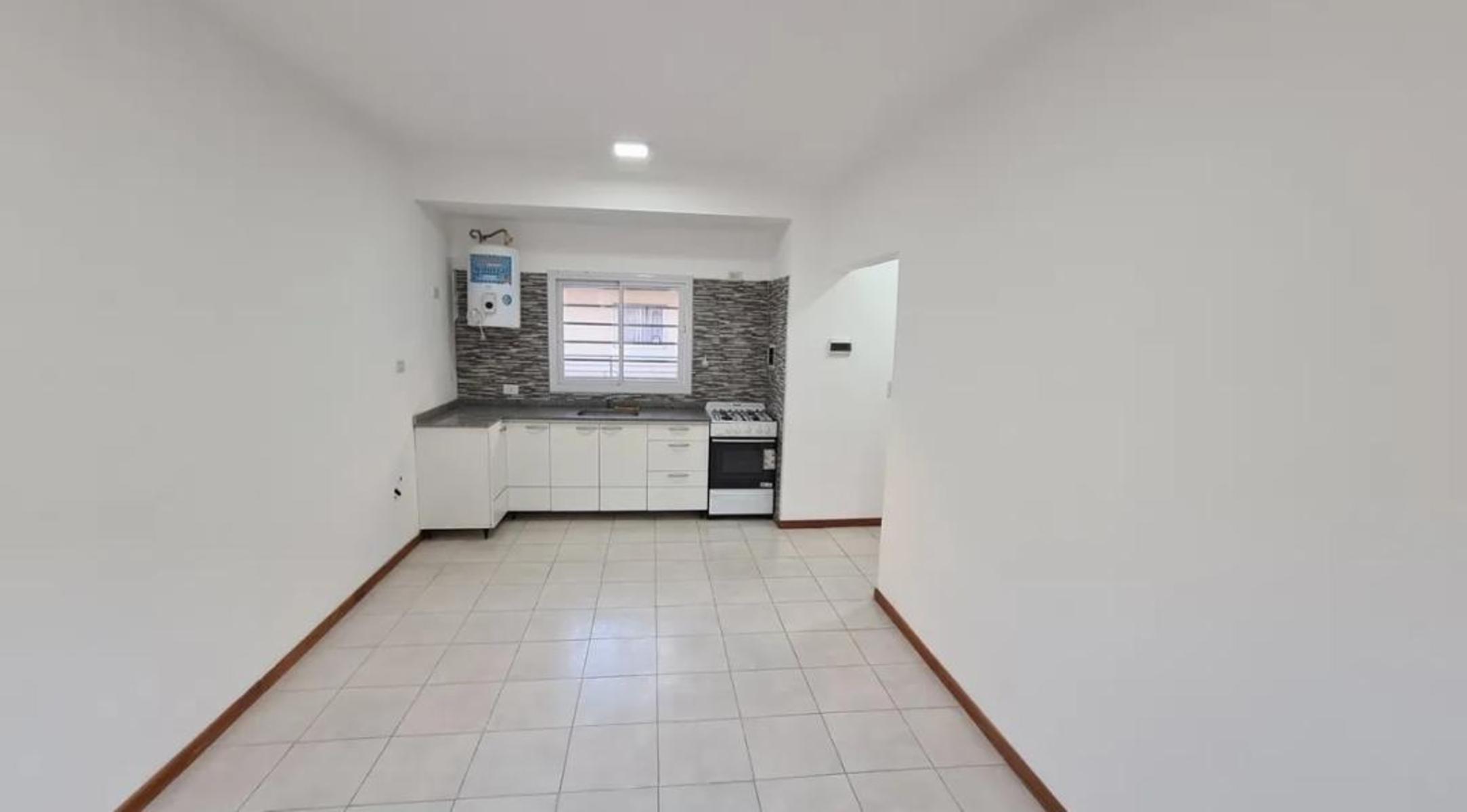 DEPTO 2 AMB+ COCHERA — foto 2
