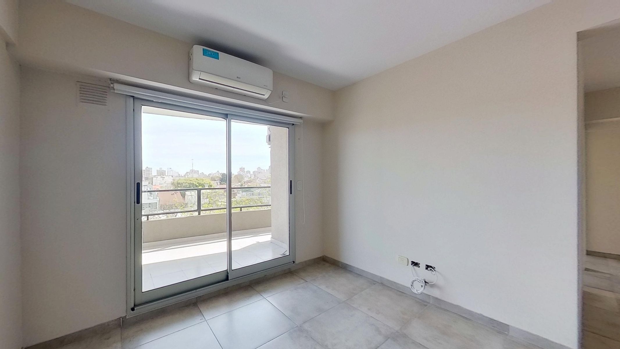 DEPARTAMENTO 3 AMBIENTES SEMI PISO C/BALCÓN Y LAVADERO - 4