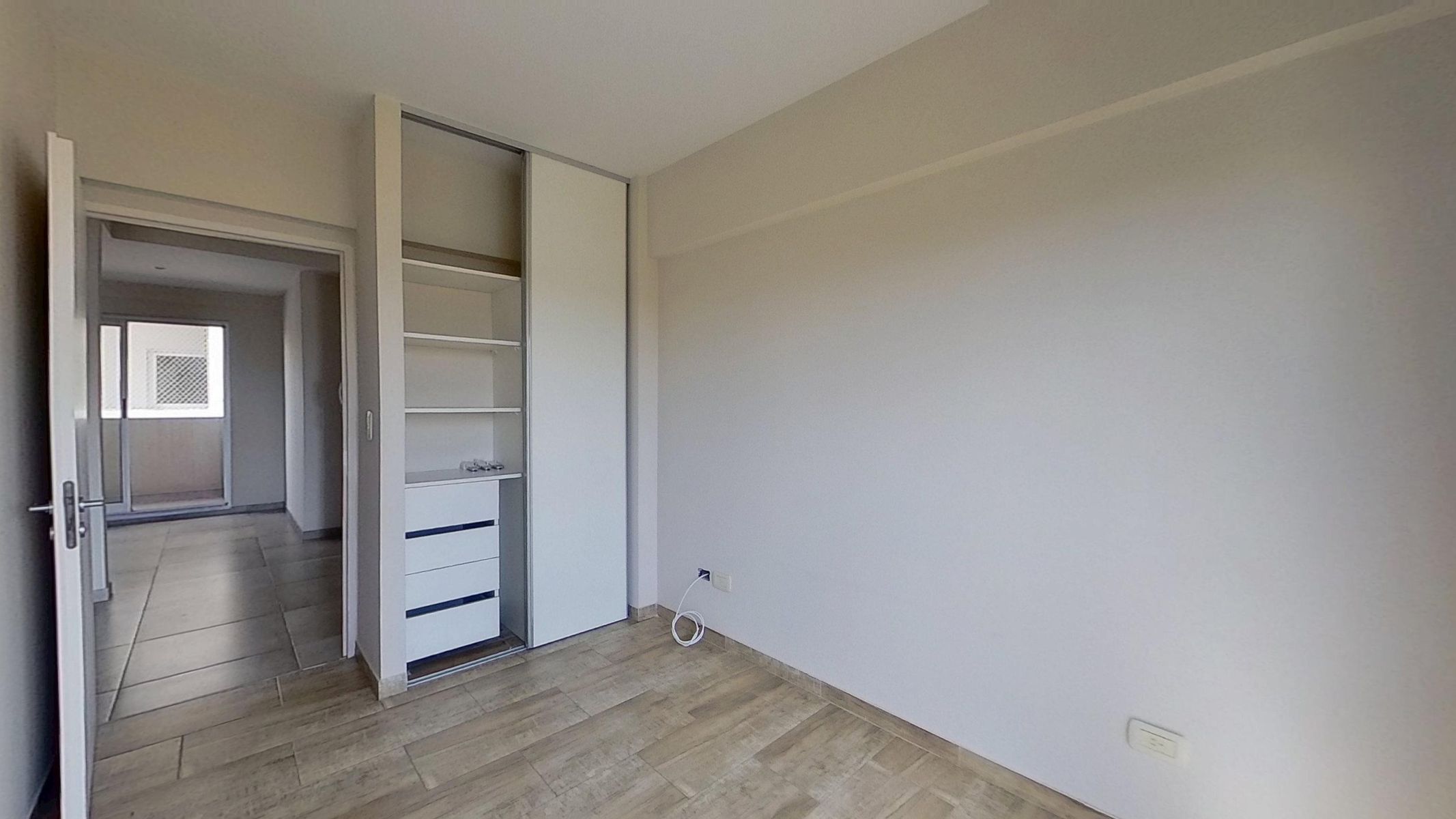 DEPARTAMENTO 3 AMBIENTES SEMI PISO C/BALCÓN Y LAVADERO - 10