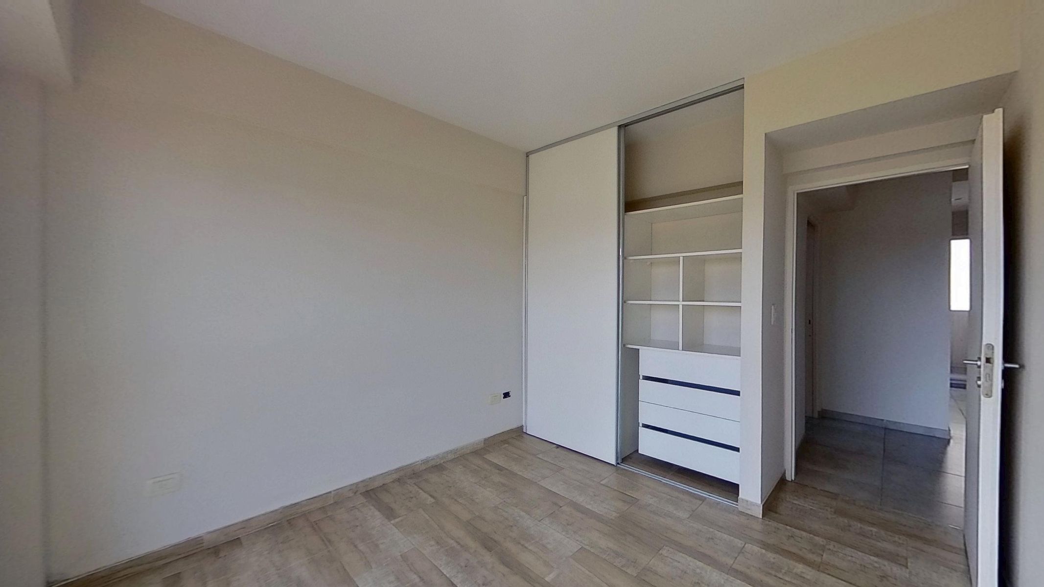 DEPARTAMENTO 3 AMBIENTES SEMI PISO C/BALCÓN Y LAVADERO - 12