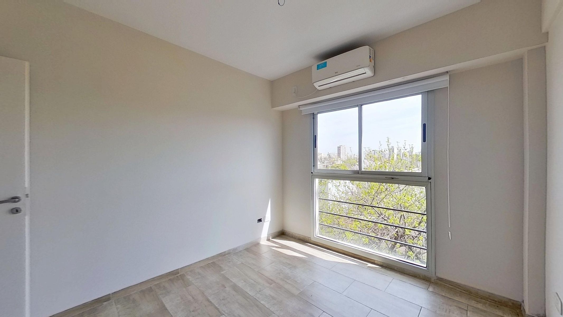 DEPARTAMENTO 3 AMBIENTES SEMI PISO C/BALCÓN Y LAVADERO - 13