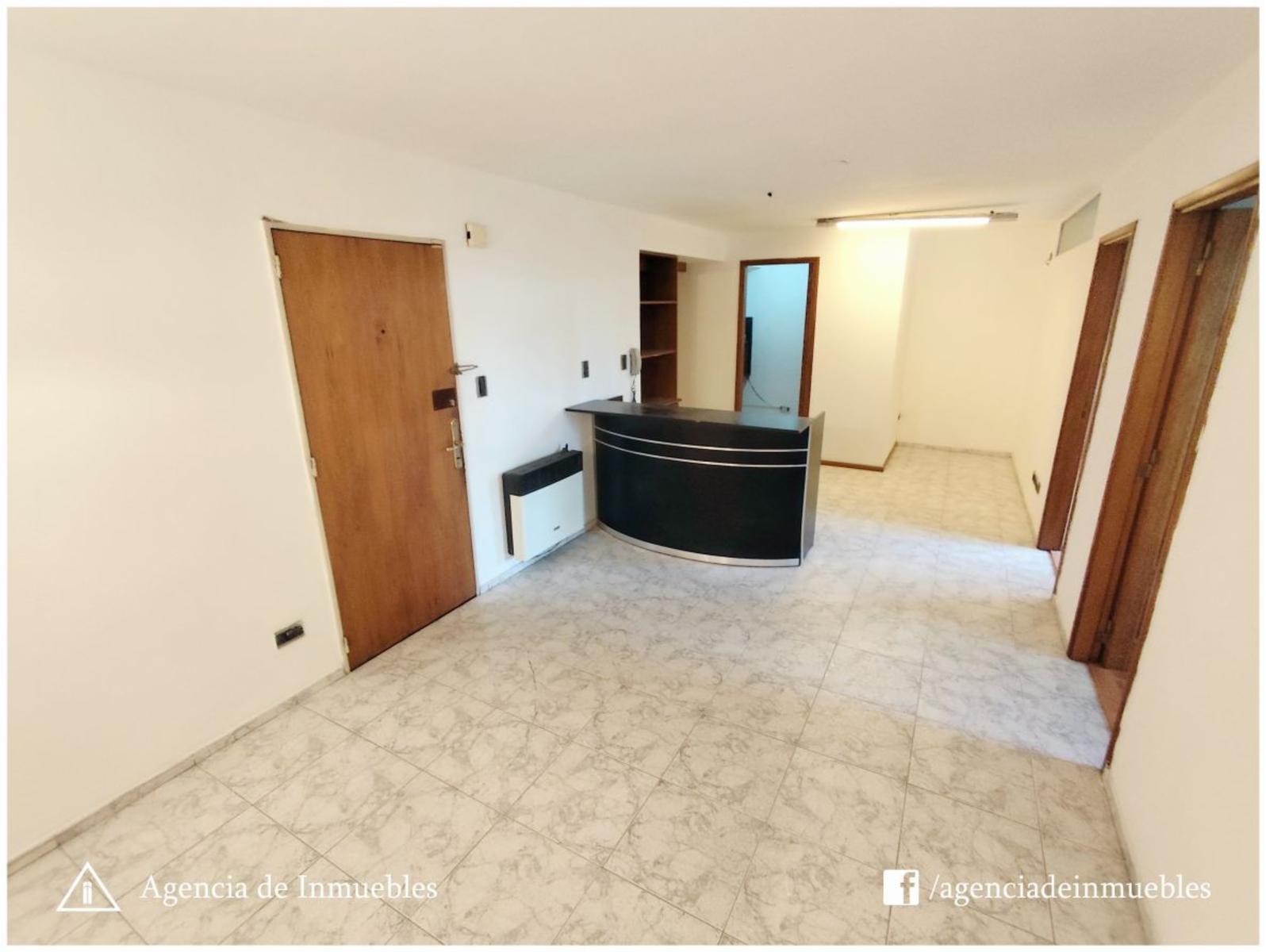 VENDE: Oficina con 2 Privados / Zona Cañada