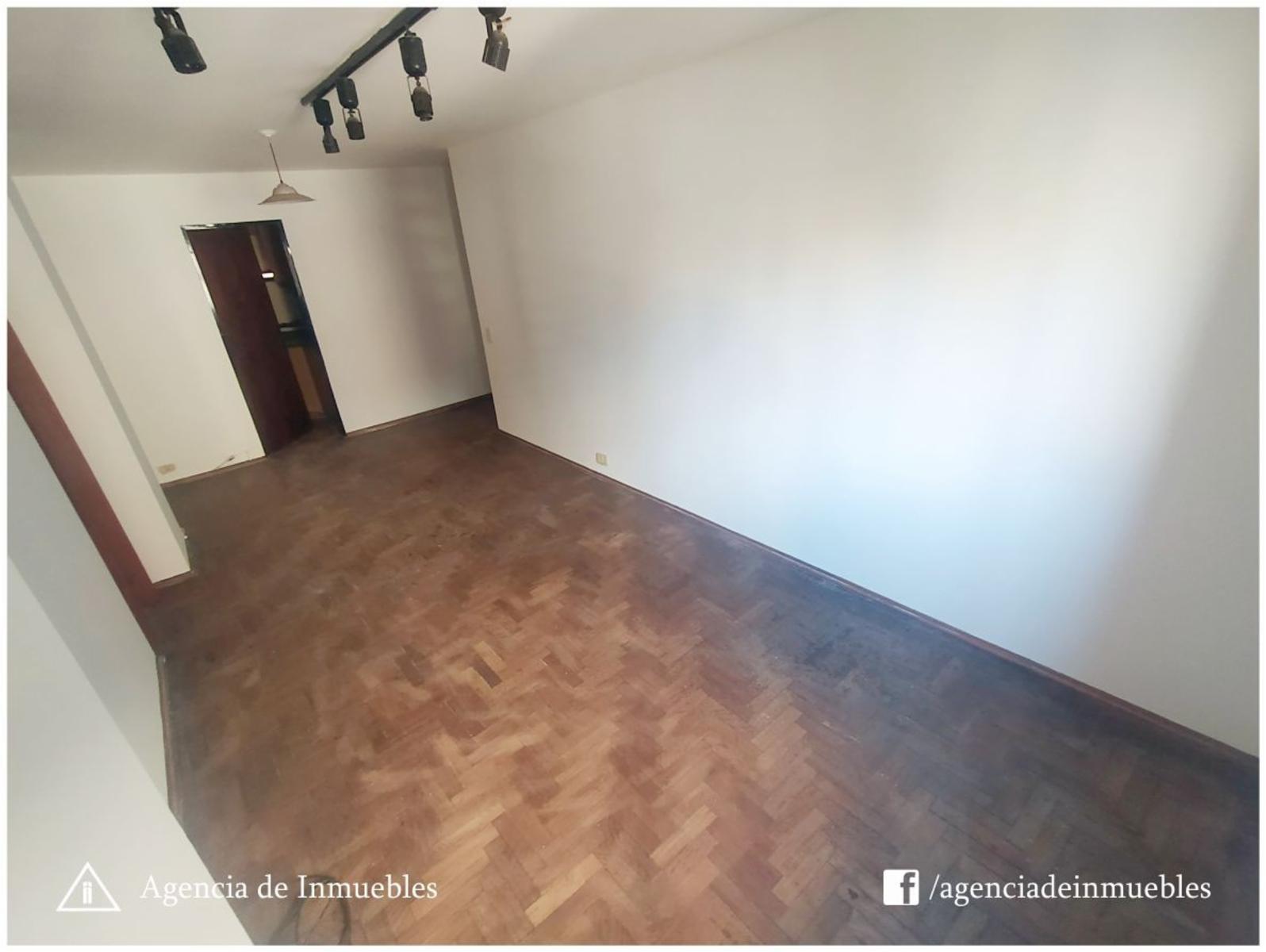 VENDE: Departamento2 Dormitorios/ Pasaje Eugenio Garzón - Nueva Córdoba / Zona Patio Olmos — foto 2
