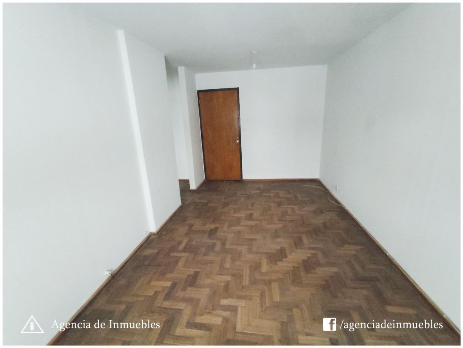 VENDE: Departamento 1 Dormitorio / Colon 150 - B° Centro / Oportunidad — foto 2