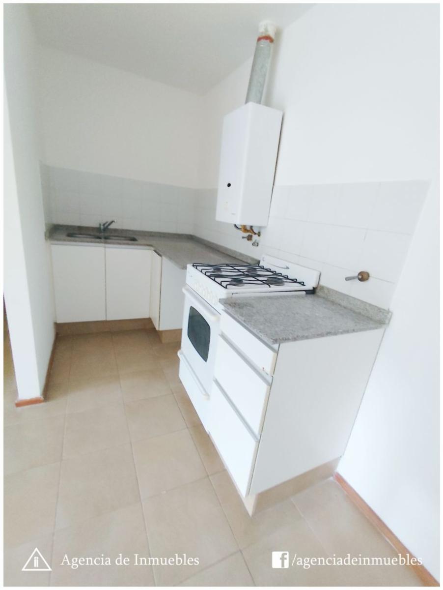 ALQUILA: Dpto 1 Dormitorio, Externo con Balcón / B° General Paz - 8