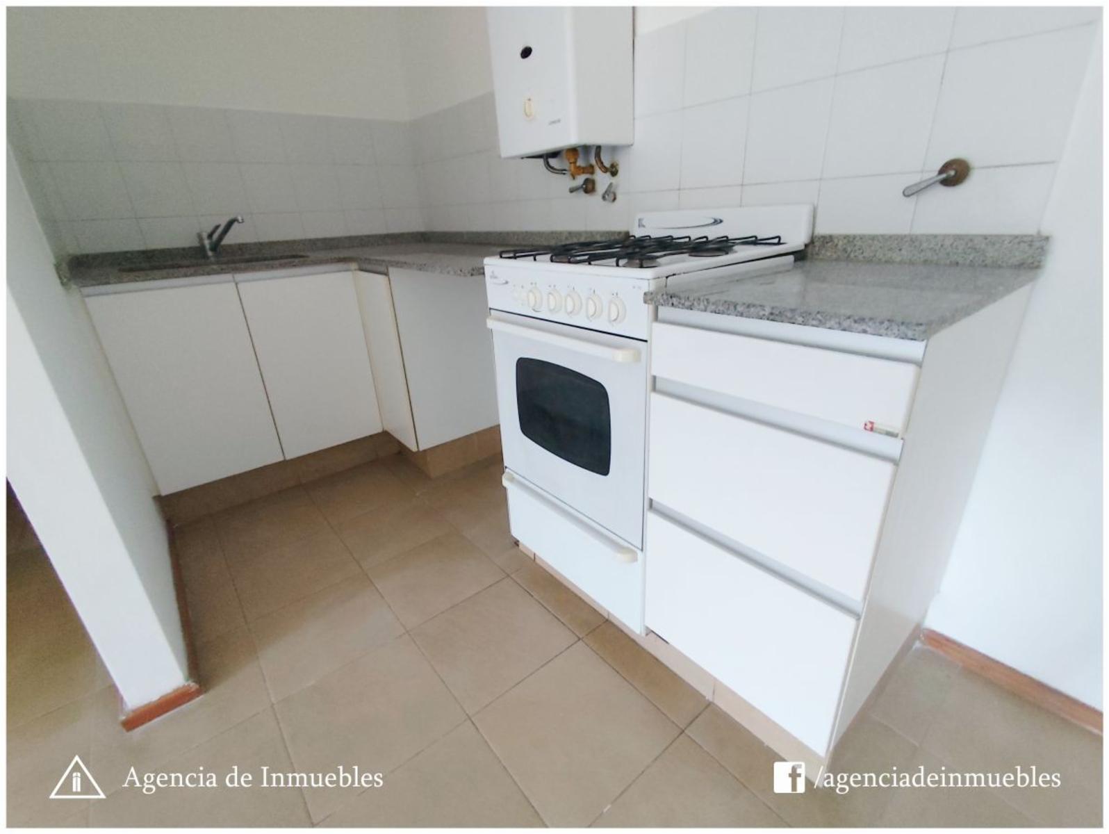 ALQUILA: Dpto 1 Dormitorio, Externo con Balcón / B° General Paz - 10