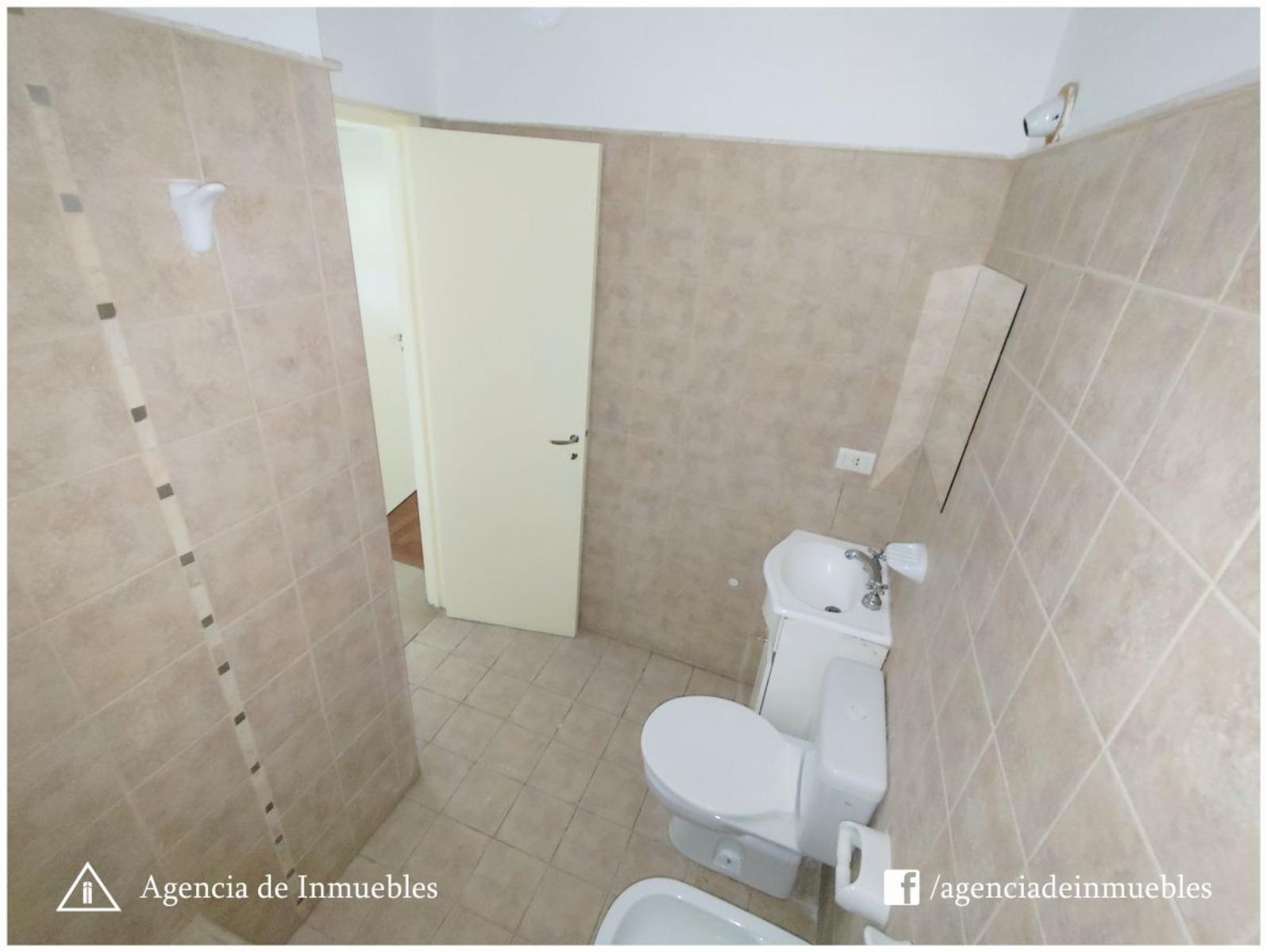 ALQUILA: Dpto 1 Dormitorio, Externo con Balcón / B° General Paz - 17