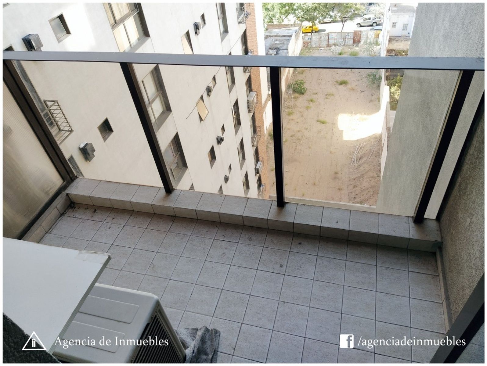 ALQUILA: Departamento 1 Dormitorio ubicado en calle Balcarce al 450 deBarrio Nueva Córdoba. El departamento cuenta con: Living-Comedor ampliocon calefactor Balcón Cocina Zonificada con alacenas y - 4