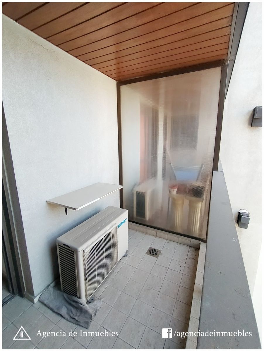 ALQUILA: Departamento 1 Dormitorio ubicado en calle Balcarce al 450 deBarrio Nueva Córdoba. El departamento cuenta con: Living-Comedor ampliocon calefactor Balcón Cocina Zonificada con alacenas y - 5