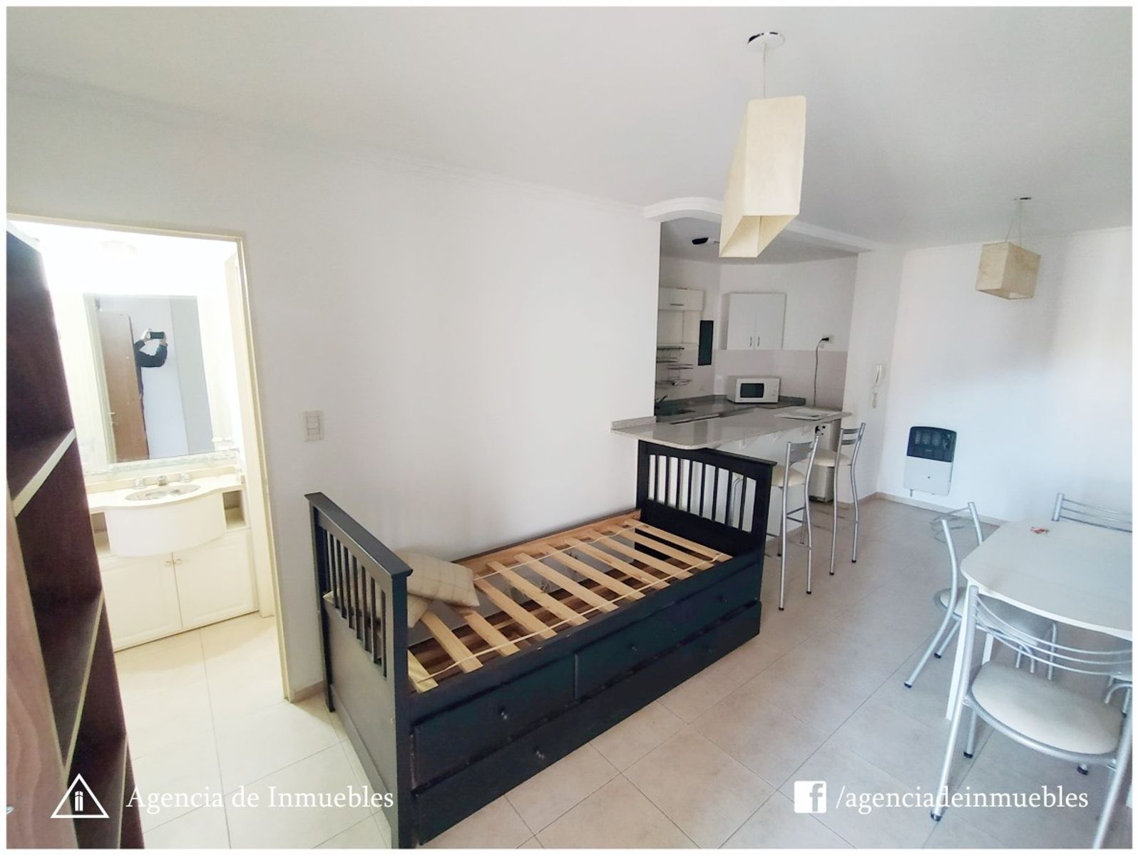 ALQUILA: Departamento 1 Dormitorio ubicado en calle Balcarce al 450 deBarrio Nueva Córdoba. El departamento cuenta con: Living-Comedor ampliocon calefactor Balcón Cocina Zonificada con alacenas y - 7