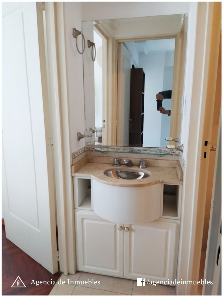ALQUILA: Departamento 1 Dormitorio ubicado en calle Balcarce al 450 deBarrio Nueva Córdoba. El departamento cuenta con: Living-Comedor ampliocon calefactor Balcón Cocina Zonificada con alacenas y - 11