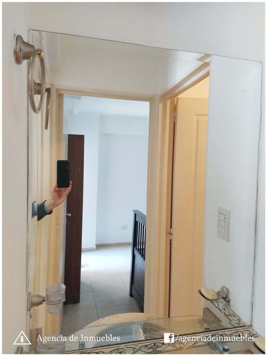 ALQUILA: Departamento 1 Dormitorio ubicado en calle Balcarce al 450 deBarrio Nueva Córdoba. El departamento cuenta con: Living-Comedor ampliocon calefactor Balcón Cocina Zonificada con alacenas y - 12