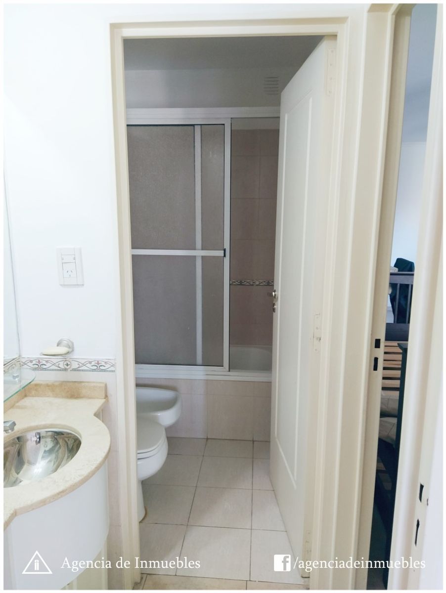 ALQUILA: Departamento 1 Dormitorio ubicado en calle Balcarce al 450 deBarrio Nueva Córdoba. El departamento cuenta con: Living-Comedor ampliocon calefactor Balcón Cocina Zonificada con alacenas y - 14
