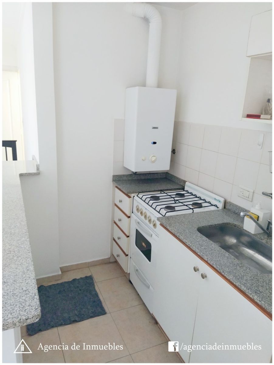 ALQUILA: Departamento 1 Dormitorio ubicado en calle Balcarce al 450 deBarrio Nueva Córdoba. El departamento cuenta con: Living-Comedor ampliocon calefactor Balcón Cocina Zonificada con alacenas y - 18