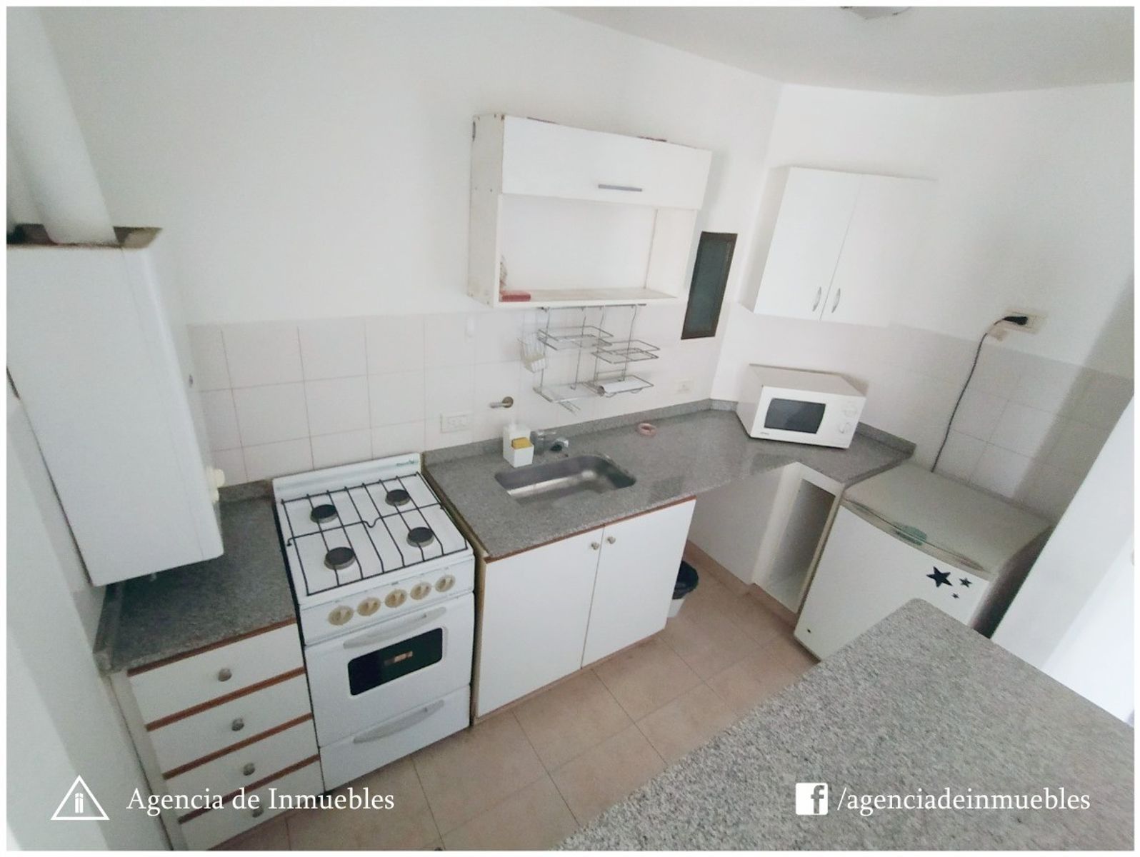 ALQUILA: Departamento 1 Dormitorio ubicado en calle Balcarce al 450 deBarrio Nueva Córdoba. El departamento cuenta con: Living-Comedor ampliocon calefactor Balcón Cocina Zonificada con alacenas y - 19