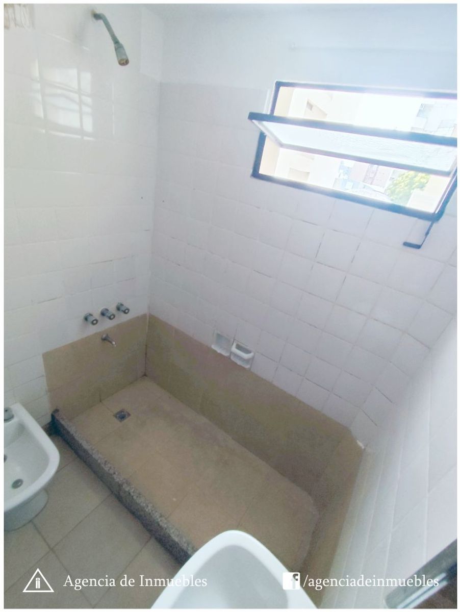 ALQUILA: Dpto Semipiso 2 Dormitorios + Hab. de Servicio / B° ALBERDI - 14
