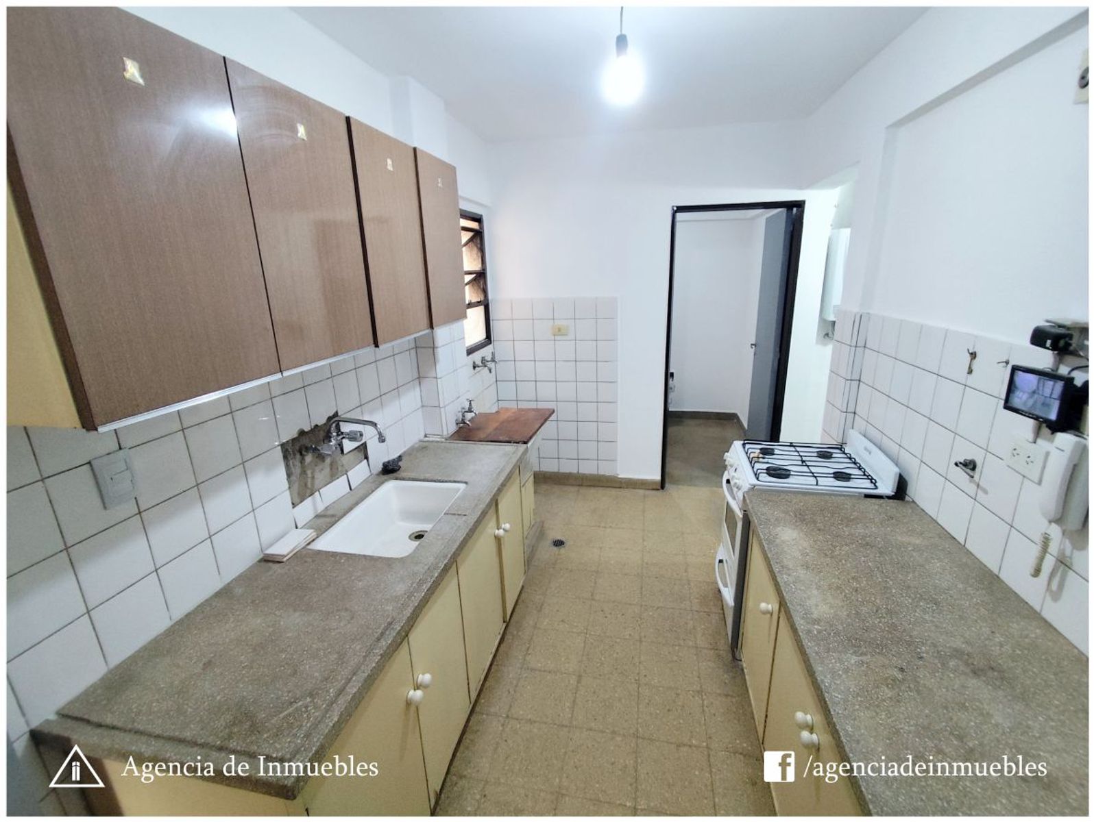 ALQUILA: Dpto Semipiso 2 Dormitorios + Hab. de Servicio / B° ALBERDI - 23