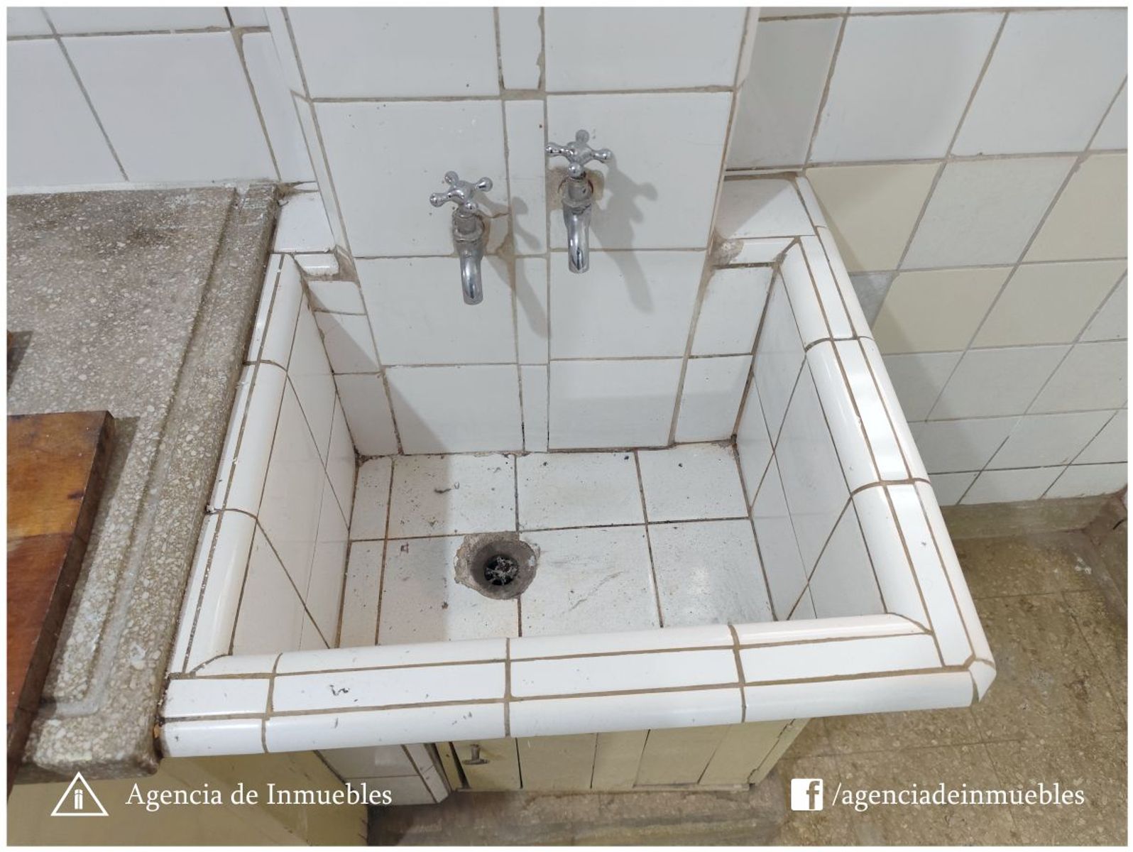 ALQUILA: Dpto Semipiso 2 Dormitorios + Hab. de Servicio / B° ALBERDI - 27