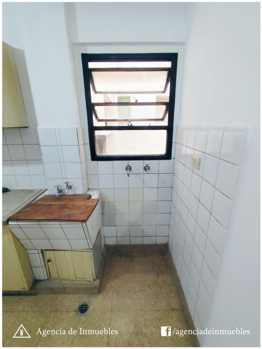 ALQUILA: Dpto Semipiso 2 Dormitorios + Hab. de Servicio / B° ALBERDI - 28