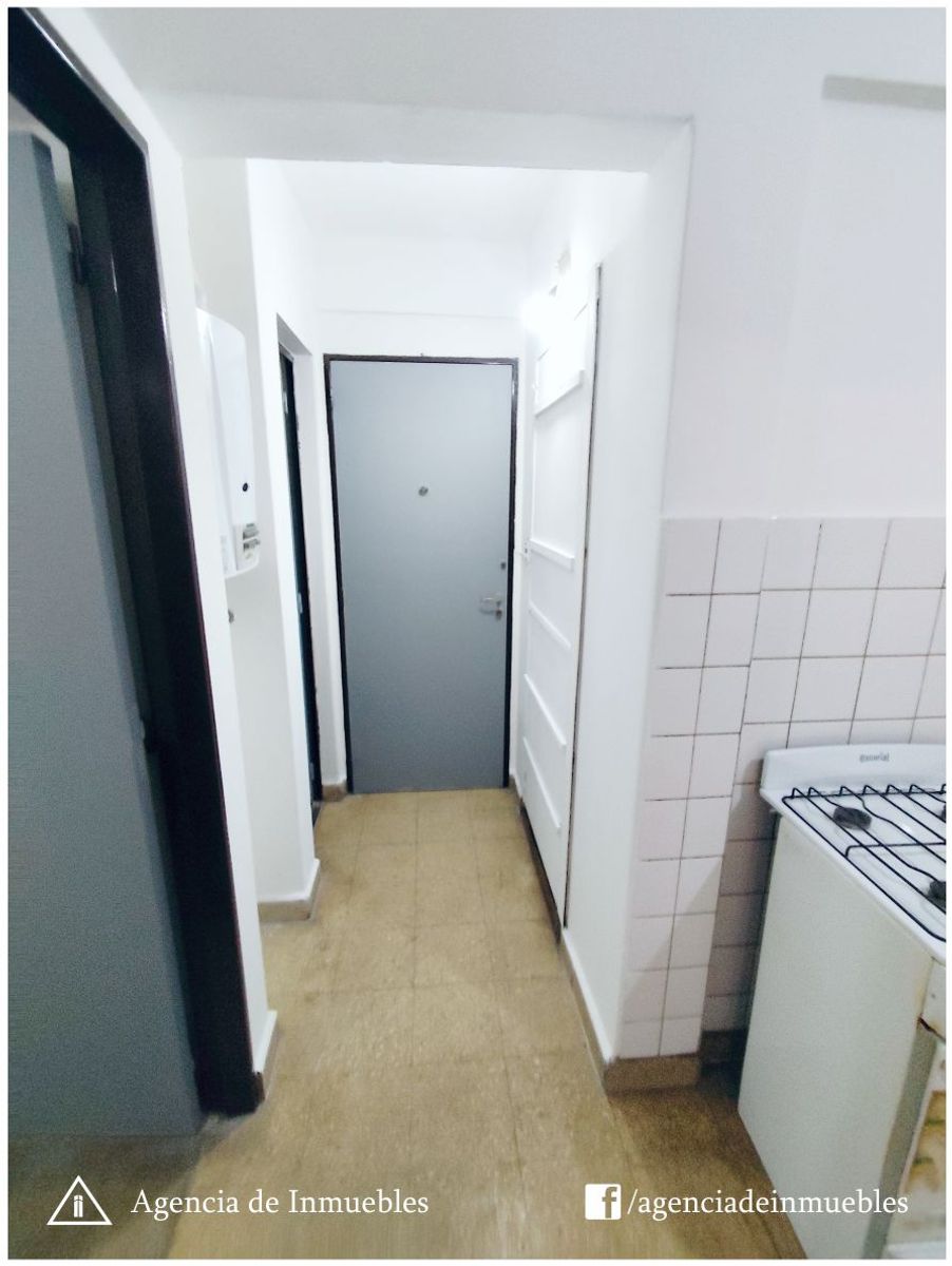ALQUILA: Dpto Semipiso 2 Dormitorios + Hab. de Servicio / B° ALBERDI - 32