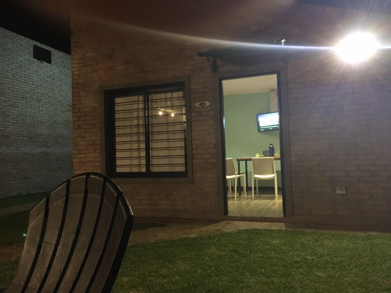Casa de 2 dormitorios - Alquiler temporario - Funes