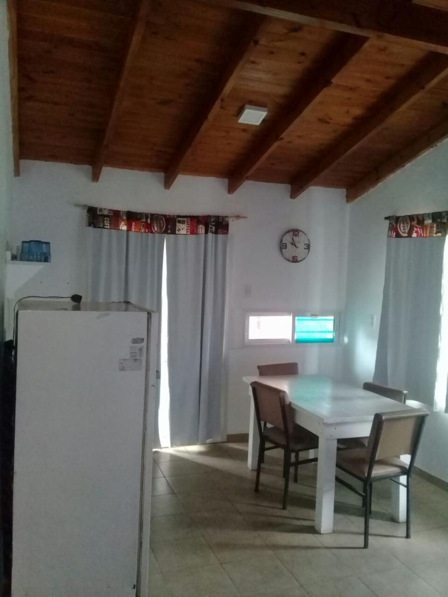 Casa 2 dormitorios - Alquiler temporario - Funes — foto 2