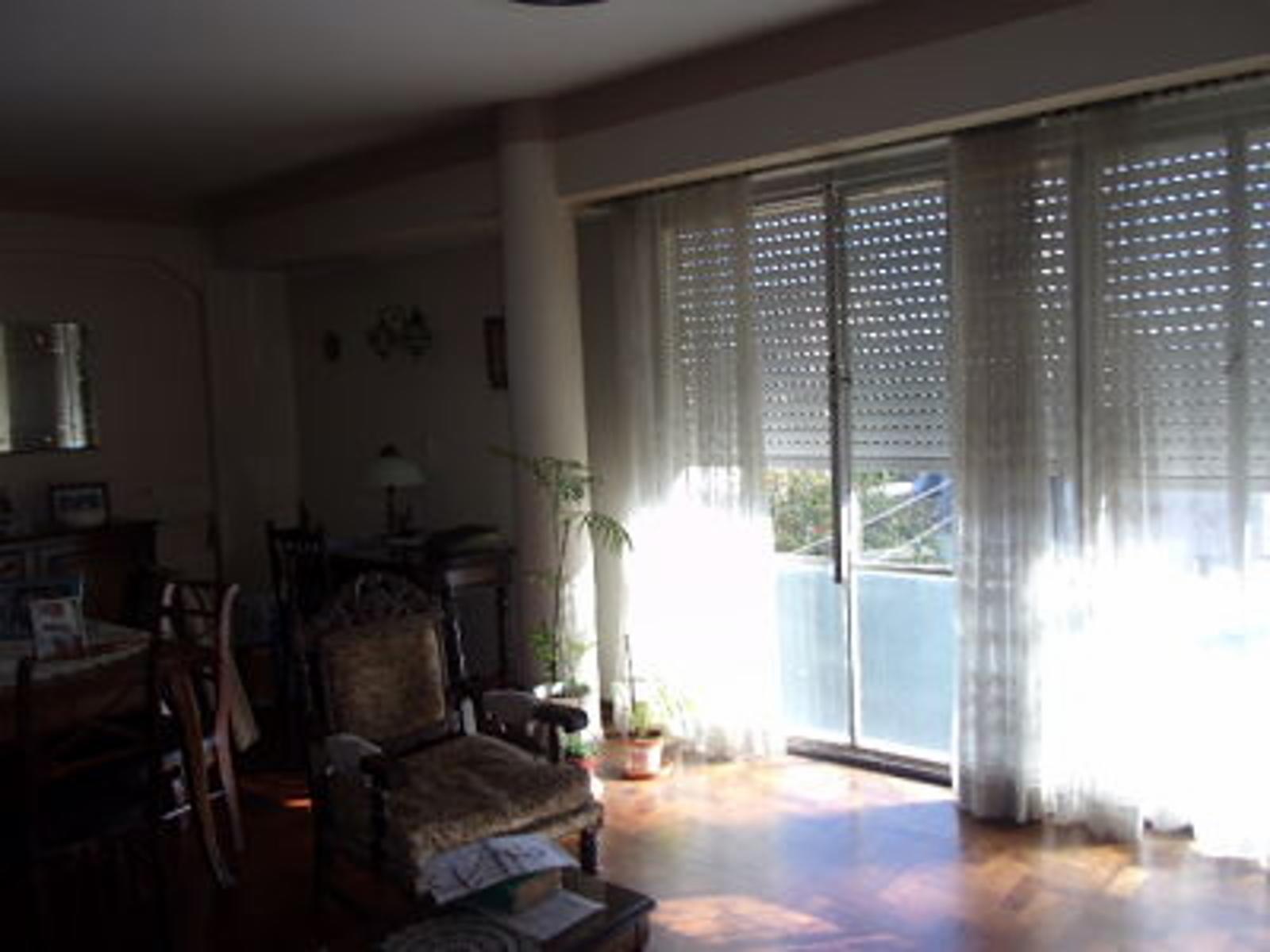 Amplio y Luminoso Semipiso 2/3 Dormitorios Céntrico Excelente Ubicación — foto 2