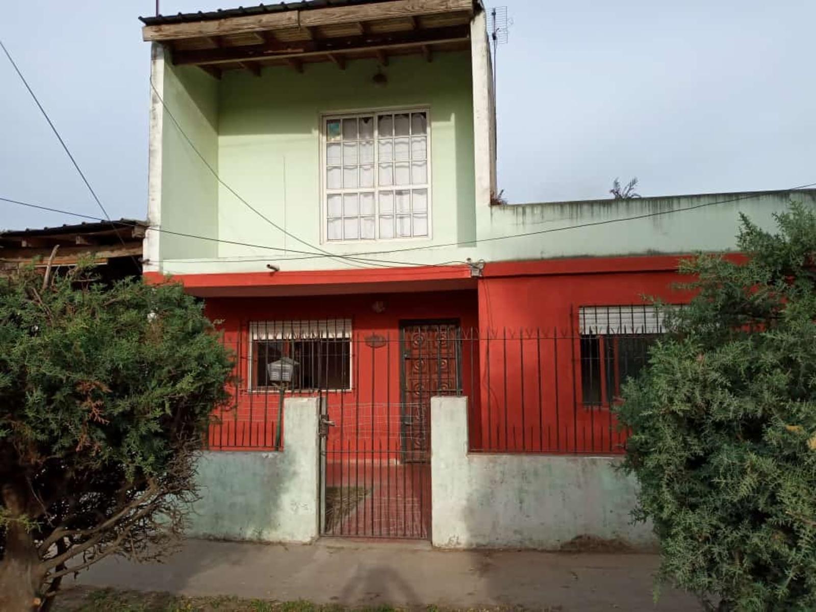 Casa 3 Dormitorios Barrio Santa Rosa Cocheras