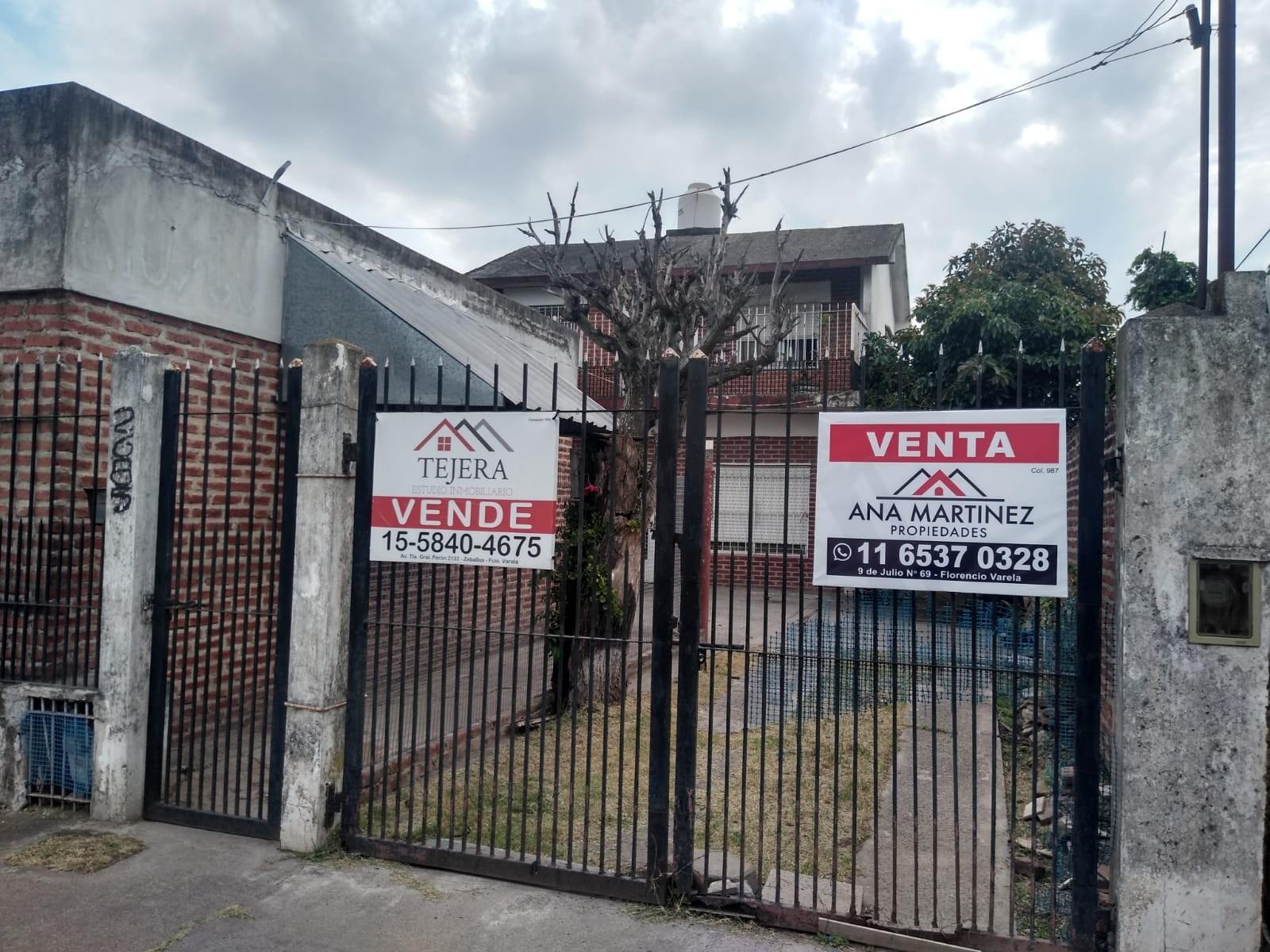 Retasado venta por viaje Casa con local barrio Monte Cudine