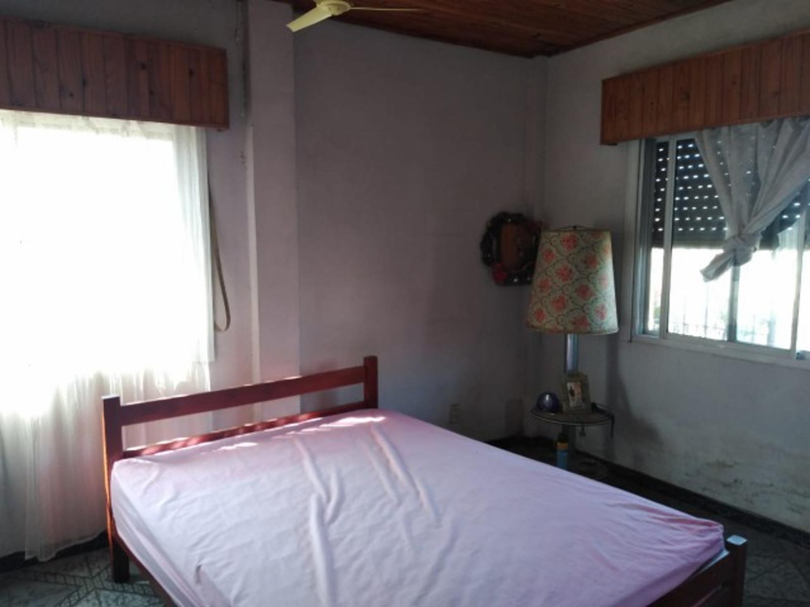 Retasado venta por viaje Casa con local barrio Monte Cudine — foto 9