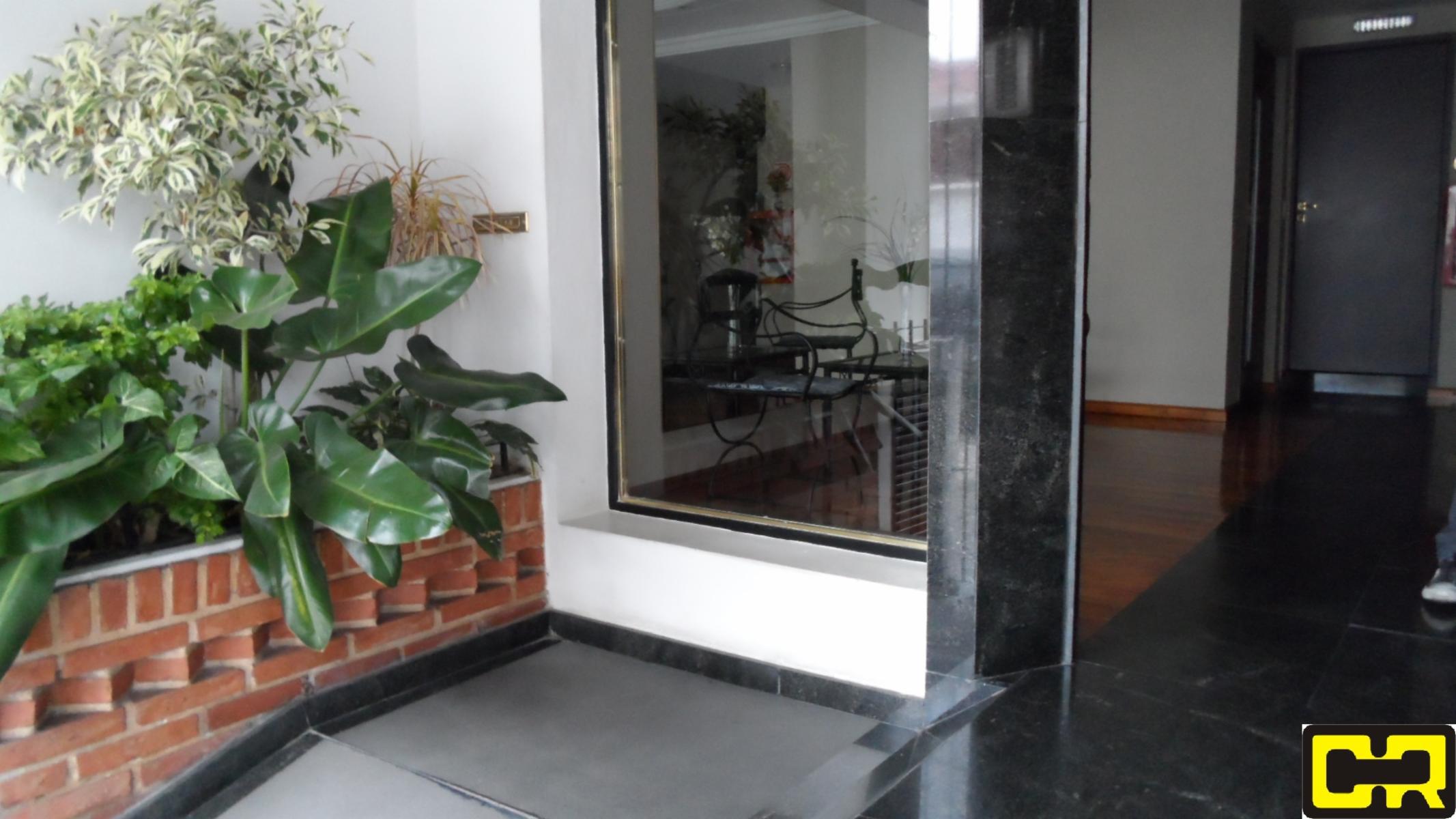 Magnifico piso de 5 ambientes con cochera cubierta y cuatro baños. — foto 2