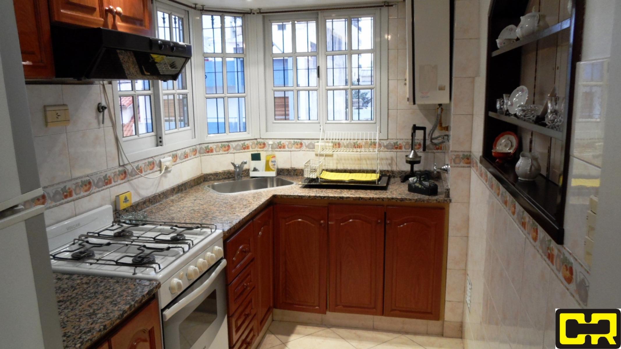 Magnifico piso de 5 ambientes con cochera cubierta y cuatro baños. — foto 8